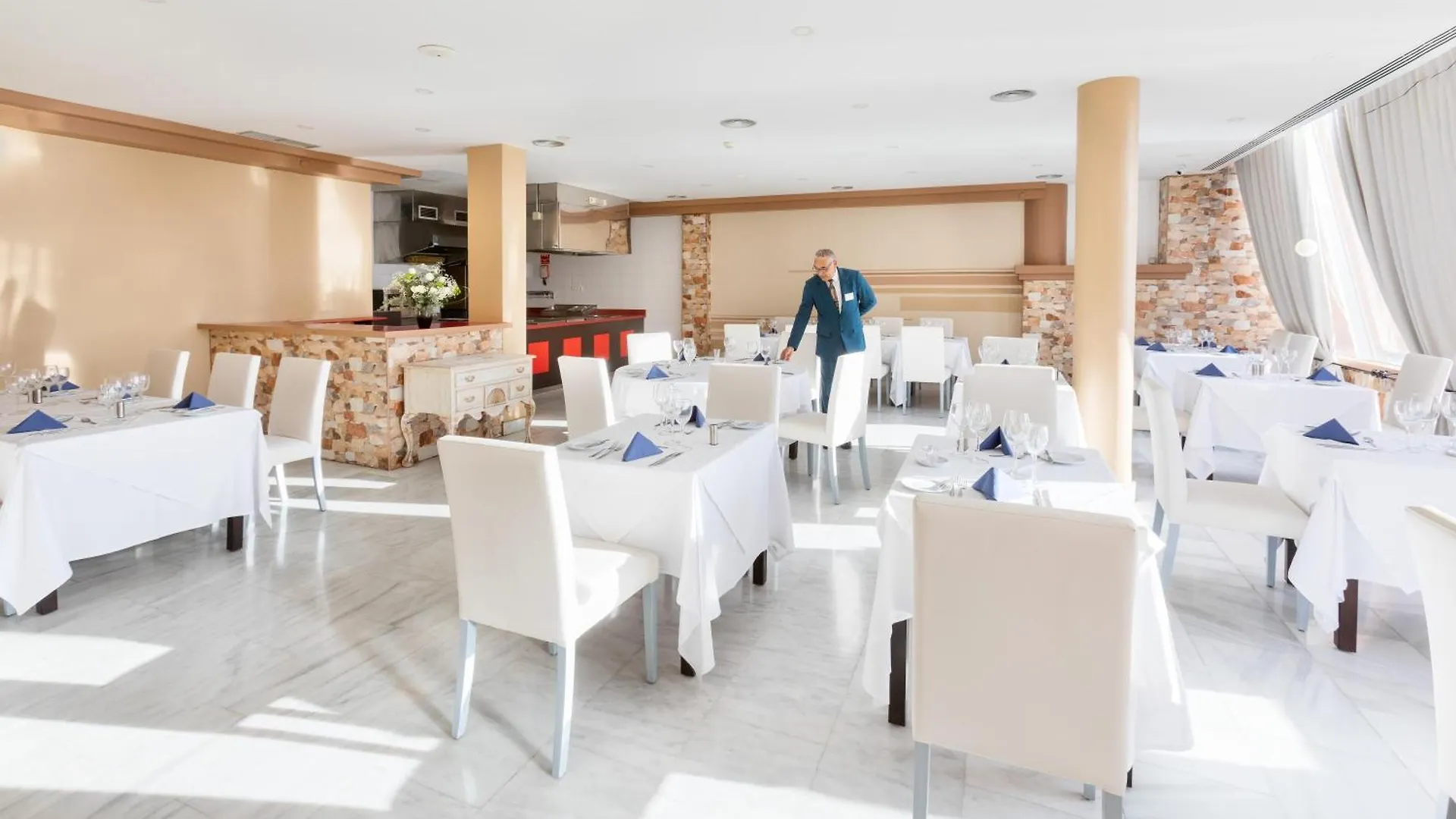 Chatur Playa Real Resort 아데제