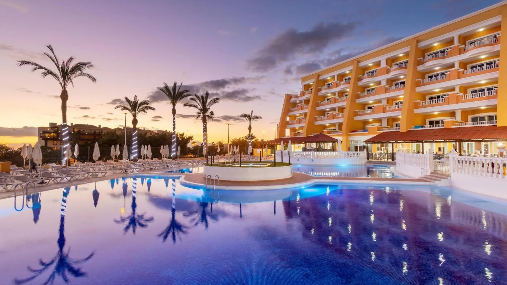 Chatur Playa Real Resort 아데제